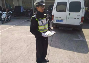 拾金不昧樹新風系列報道之——閔行輔警項目隊員拾到手包