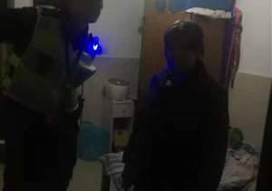 七旬老人深夜迷路，熱心特保護(hù)送回家 --五常輔警項(xiàng)目將迷路老人送