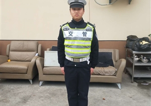 收到表?yè)P(yáng)信 感謝宗保隊(duì)員路不拾遺 --閔行輔警拾到手機(jī)交還失主