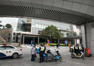 不畏嚴(yán)寒 默默堅守 只為保一方平安 ——陸家嘴項目元旦保障紀(jì)實