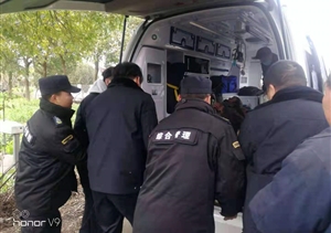交通事故老人受傷  特保隊員妥當(dāng)救助 --金山項目幫助交通事故受傷