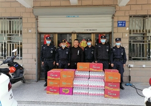 一線慰問(wèn)暖人心  齊心協(xié)力抗疫情 ——星橋街道城管執(zhí)法中隊(duì)慰問(wèn)民