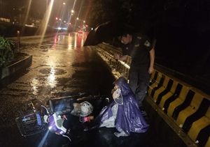 深夜里，暴雨中你的舉動令人稱贊 ——宗保公司駐周浦市容項目負責(zé)