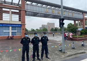 值守護航“靜音”  助力學(xué)子圓夢--宗保人護考小記