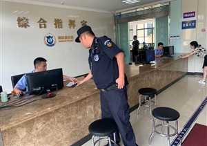 巡邏撿到錢包  主動(dòng)上交受贊——民泰閑林輔警項(xiàng)目隊(duì)員撿到錢包