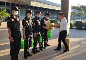 奮戰(zhàn)高溫守一線   慰問關懷暖心田--金山衛(wèi)鎮(zhèn)領導慰問公司駐該鎮(zhèn)市