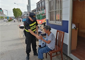 老人舉止顯異常   隊(duì)員暖心送回家——惠南輔警項(xiàng)目隊(duì)員幫助迷路老