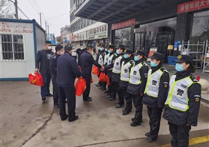 春節(jié)慰問到一線 溫情匯聚隔離點 —陸家嘴公安處領(lǐng)導到隔離點慰問