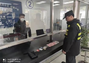 隊員撿到錢包歸還 失主寫信表示感謝 ——三林市容項目隊員收到感