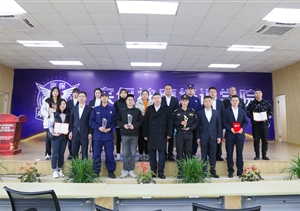 表彰獎(jiǎng)勵(lì)鼓士氣 凝心聚力促發(fā)展—公司領(lǐng)導(dǎo)赴一線表彰獎(jiǎng)勵(lì)員工