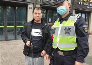 撿到手機(jī)還失主 婉拒香煙獲致謝—浙江民泰公司員工撿到手機(jī)