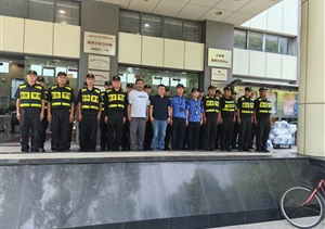 浦東三林鎮(zhèn)楊思社區(qū)領(lǐng)導(dǎo)看望慰問宗保公司員工