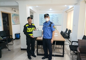 拾金不昧亮風(fēng)節(jié) 彰顯美德?lián)P正能（2023.8.2）